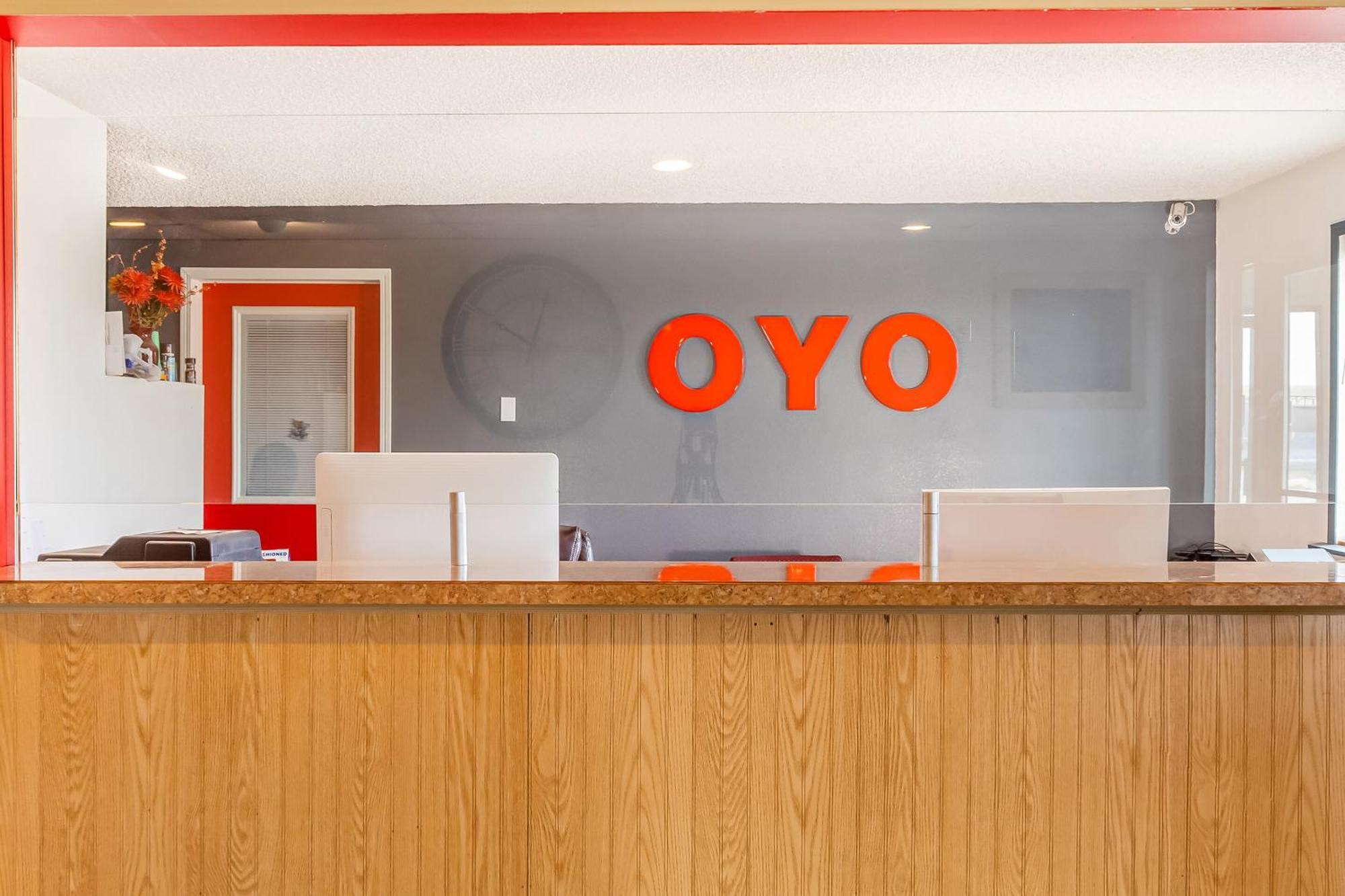 Oyo Hotel Shelby Mt Hwy 2 & I-15 Exteriör bild