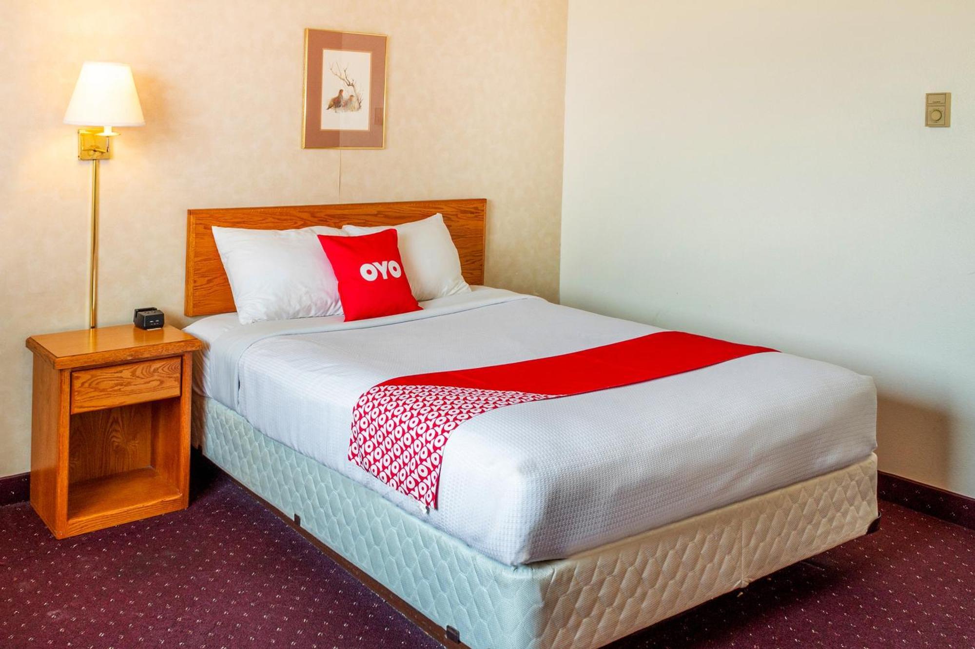 Oyo Hotel Shelby Mt Hwy 2 & I-15 Exteriör bild