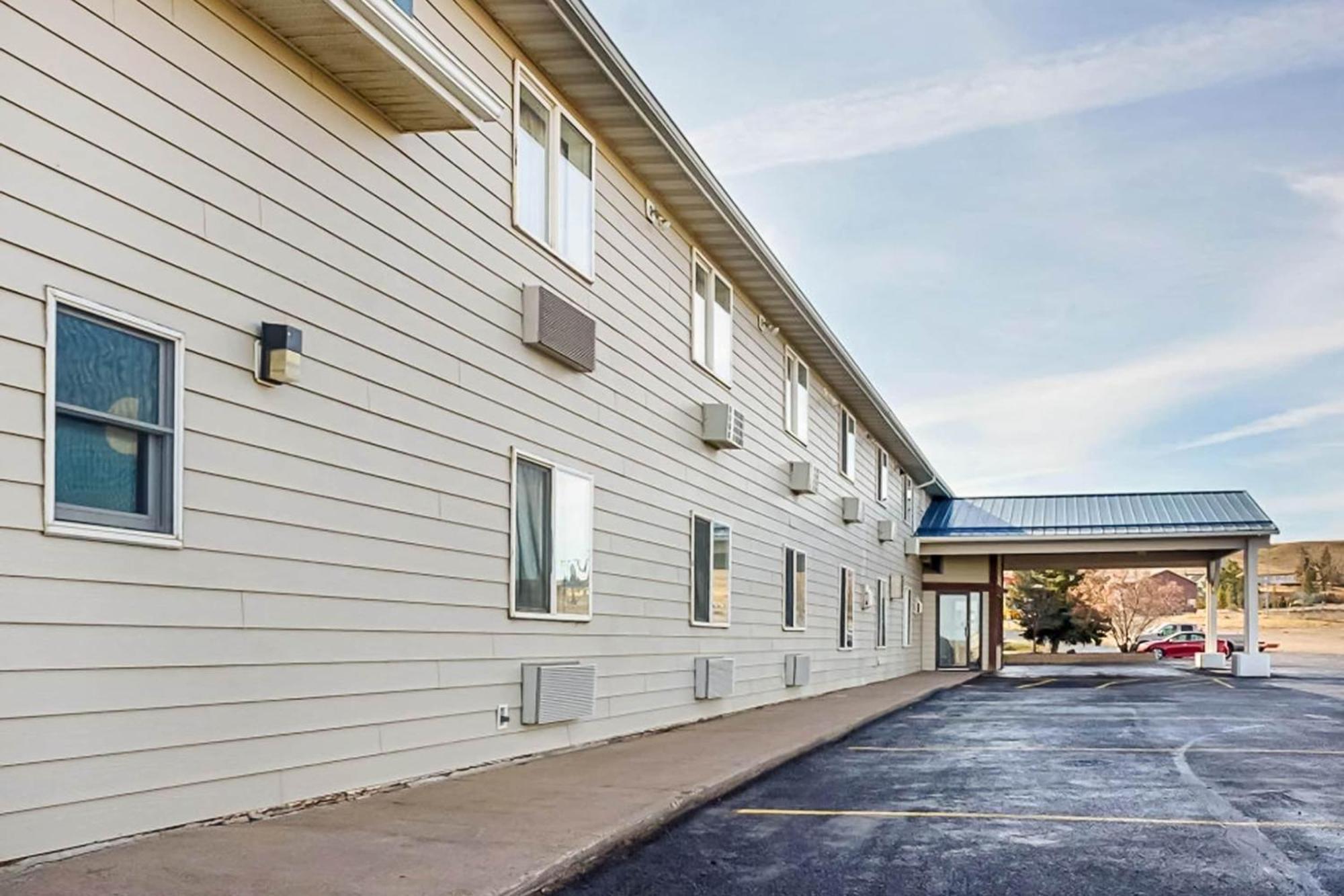 Oyo Hotel Shelby Mt Hwy 2 & I-15 Exteriör bild