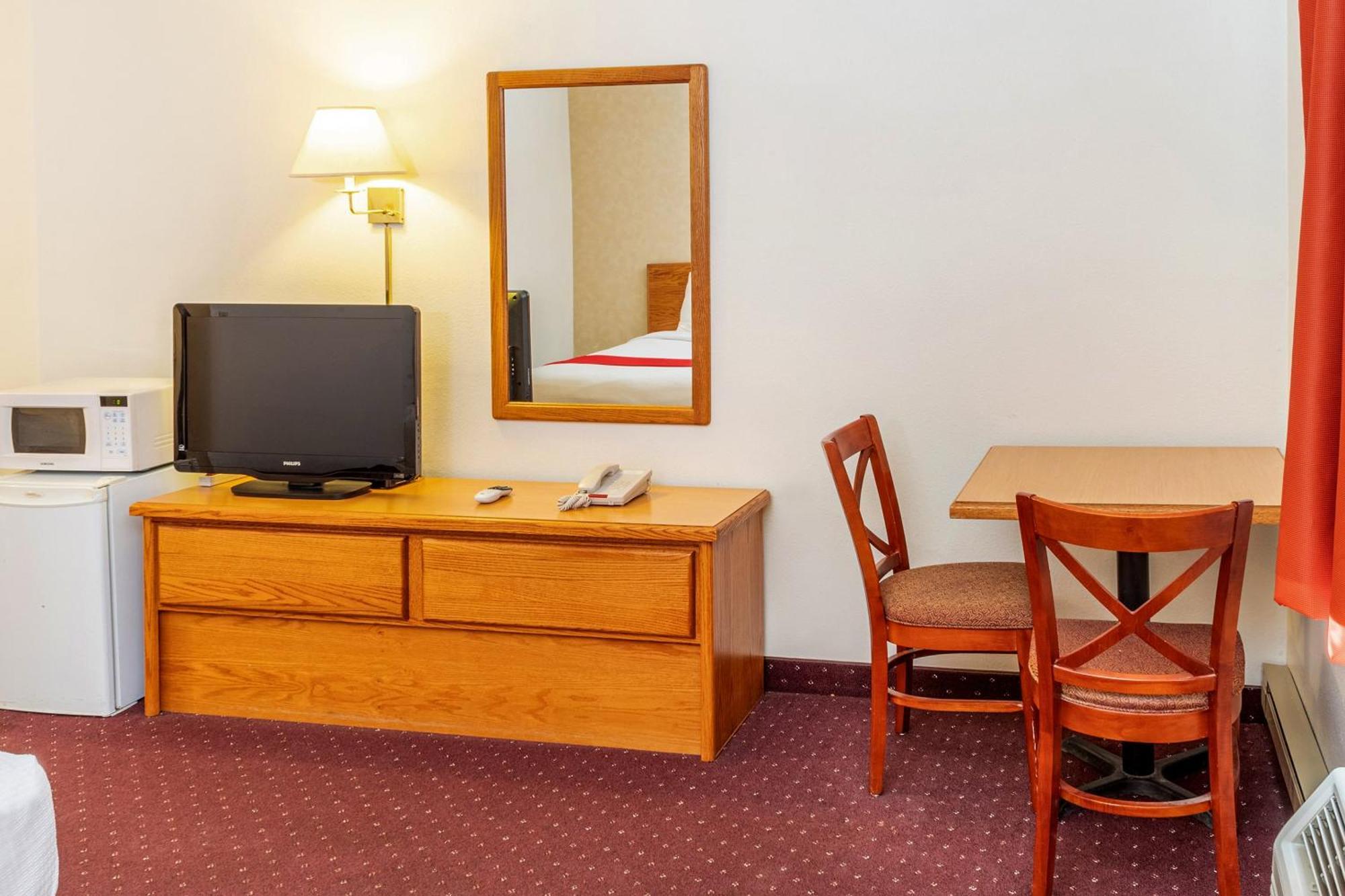 Oyo Hotel Shelby Mt Hwy 2 & I-15 Exteriör bild