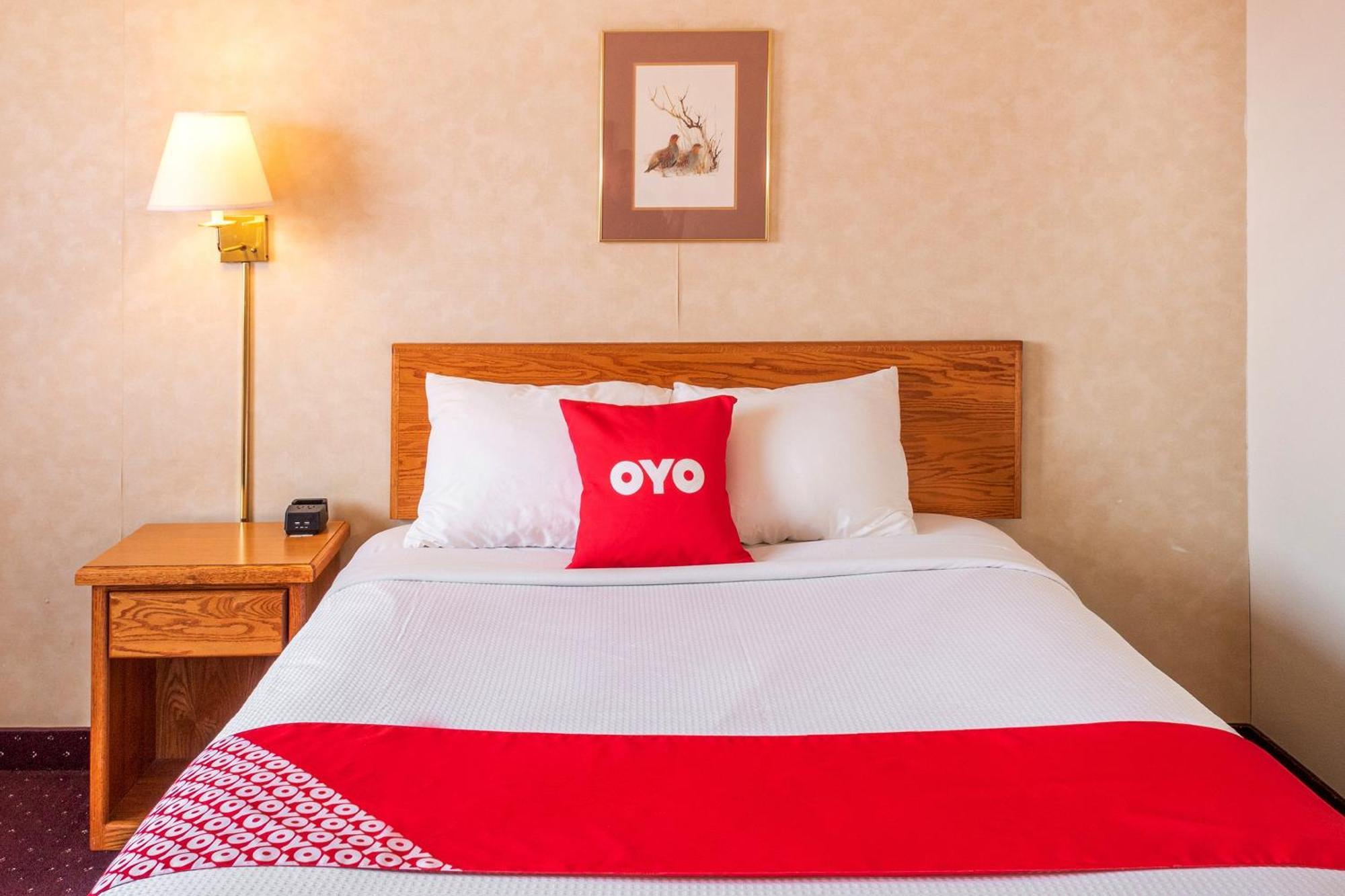 Oyo Hotel Shelby Mt Hwy 2 & I-15 Exteriör bild