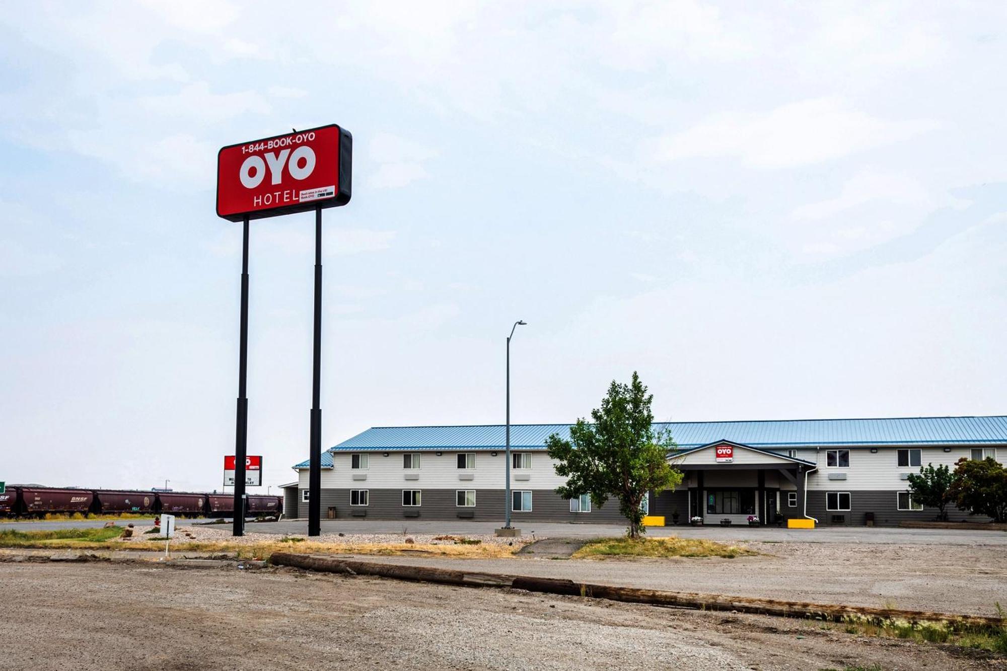Oyo Hotel Shelby Mt Hwy 2 & I-15 Exteriör bild