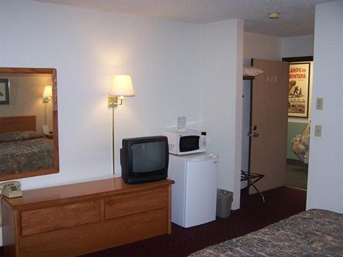Oyo Hotel Shelby Mt Hwy 2 & I-15 Exteriör bild